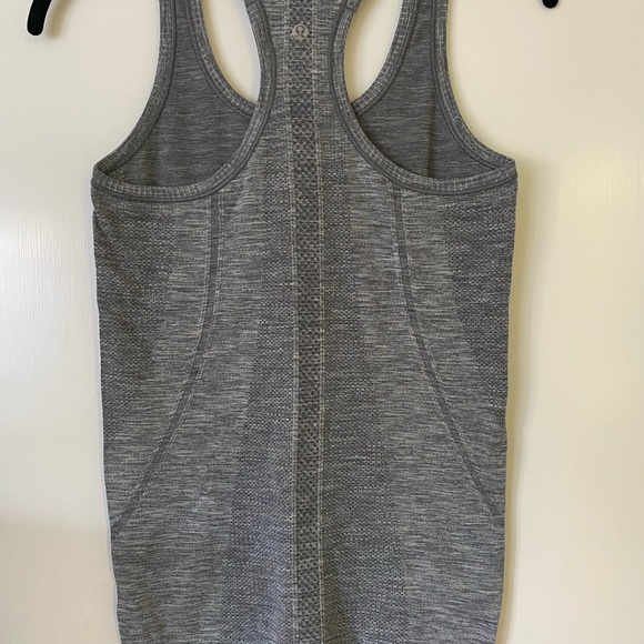 Lululemon Swiftly Tech Racer Back sz 4 - Picture 3 of 5
